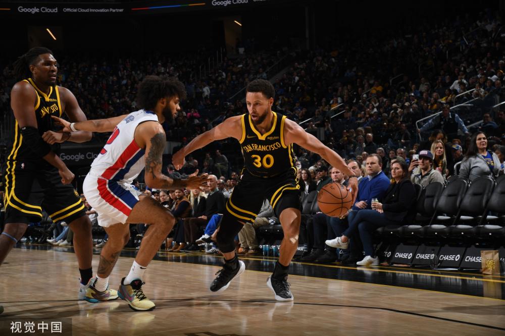 某球员三球 某球员三球