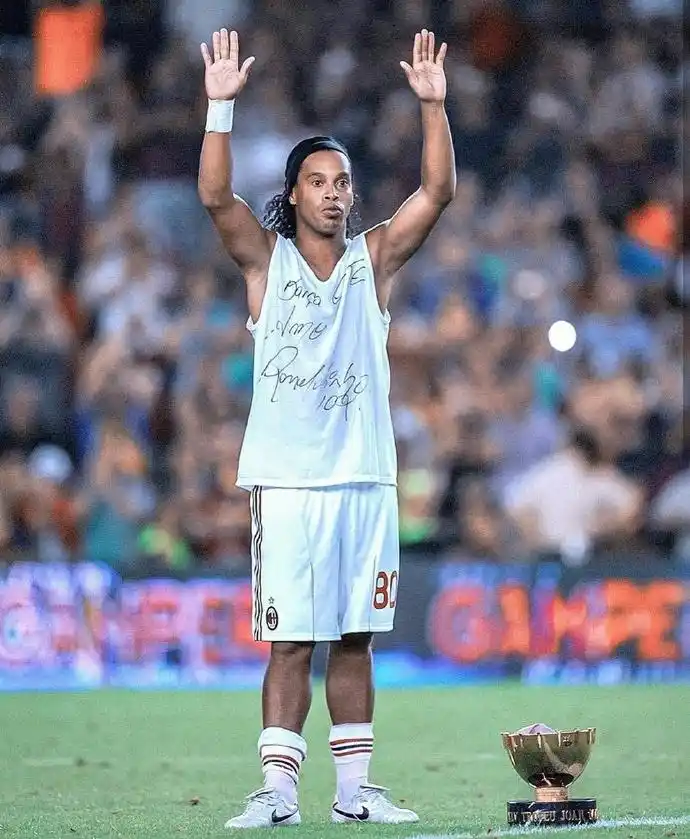 并将其拉倒 并将其拉倒